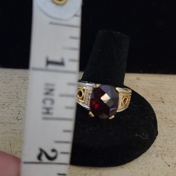 14k yellow and white large garnet ring - Picture 5 of 9